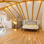 House Sandra 2 3*