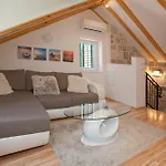 House Sandra 2