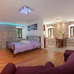 House Sandra 2 3*