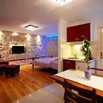 House Sandra 2 3*
