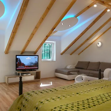 House Sandra 2 Pensjonat 3*