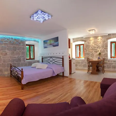 House Sandra 2 *