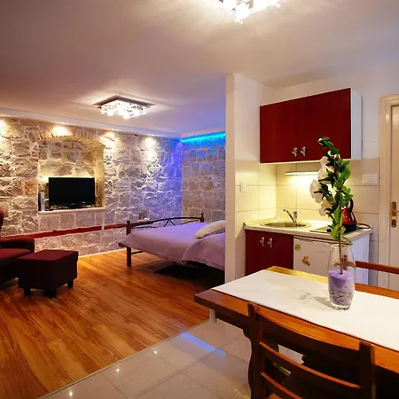 House Sandra 2 *