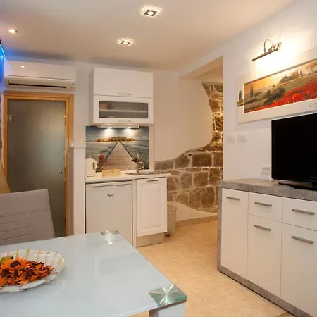 House Sandra 2