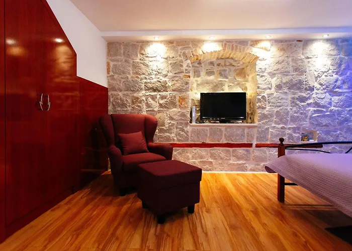 House Sandra 2 Affittacamere 3*